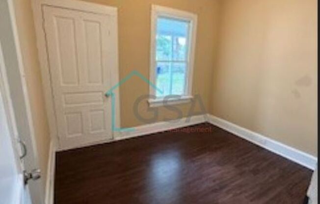 3 beds, 1 bath, $1,100, Unit 20 Burdette St