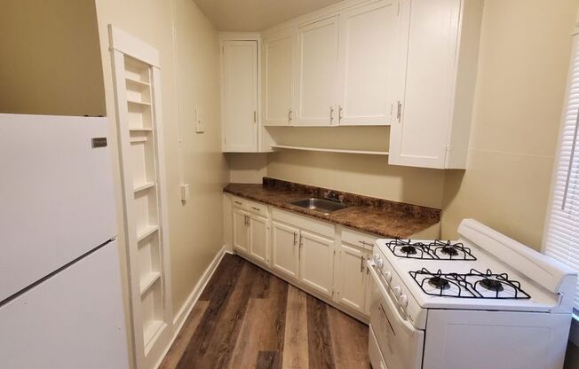 Studio, 1 bath, 550 sqft, $1,275, Unit 111