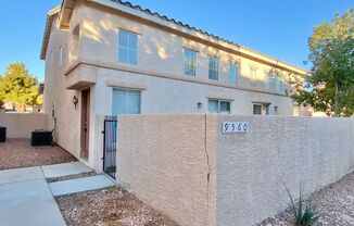 ADORABLE 2 BEDROOM/ 2 BATH TOWNHOME, W/ COMMUNITY POOL!