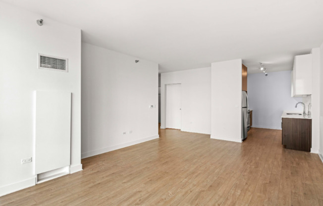174 N MICHIGAN AVE