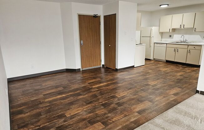 2 beds, 1 bath, 920 sqft, $1,305, Unit 1471-203