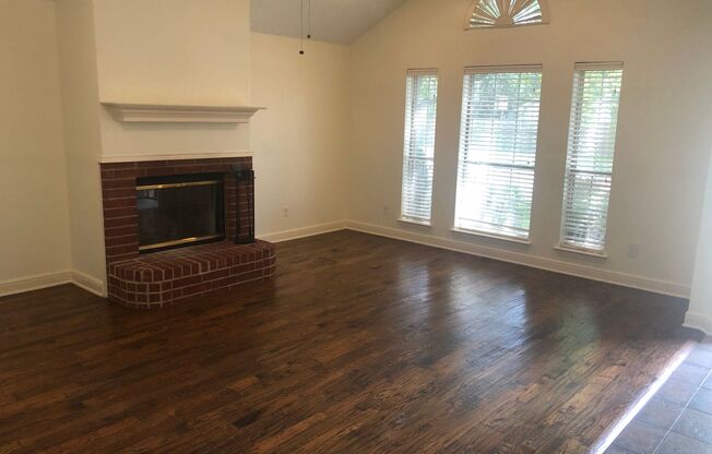 BEAUTIFUL BRICK HOME IN THE YORK MEADOW ADDITION!