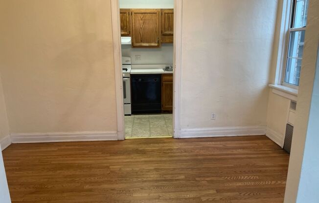 2 beds, 2 baths, 1,303 sqft, $2,150, Unit New King Edward  302