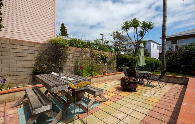 4946-4952-1/2 Del Mar Ave.
