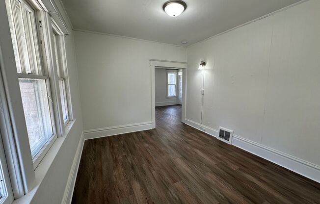 44 Vandine NE- Midtown! Water included, washer/dryer hook up