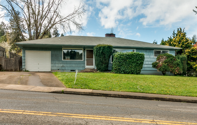 3-Bedroom, 1-Bath duplex In Eugene South Hills!