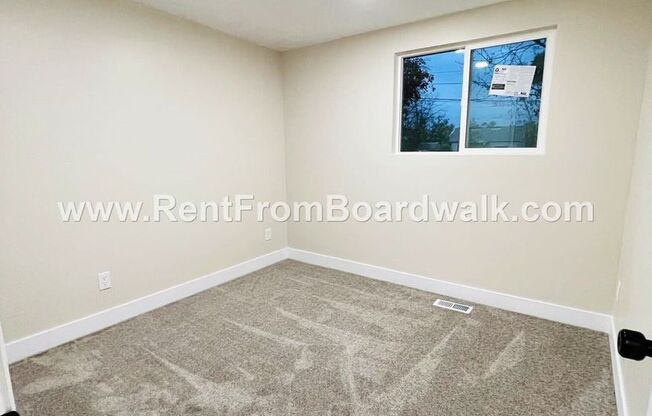 3 beds, 1 bath, 1,025 sqft, $1,699, Unit 2045 w 6200 s- UPSTAIRS