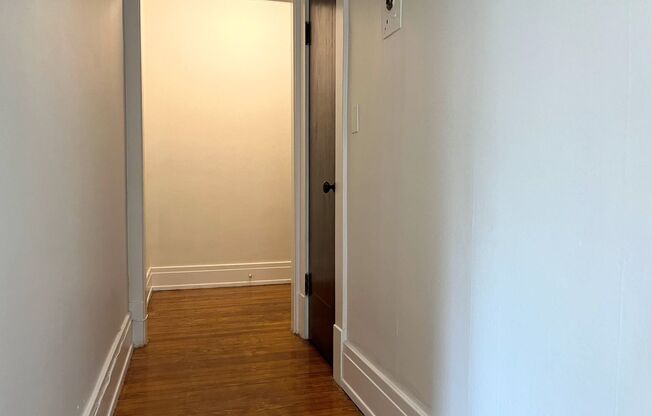 2 beds, 1 bath, $1,300, Unit 1A
