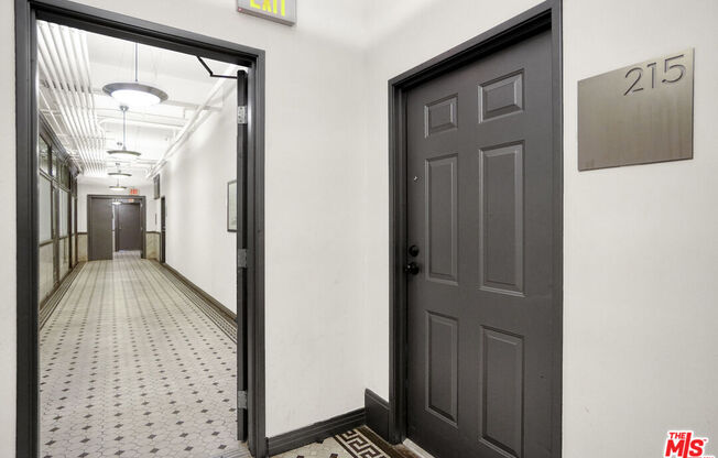 1 bed, 1 bath, 730 sqft, $2,200, Unit 215
