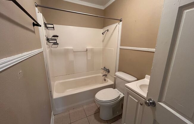 2 beds, 1 bath, $900