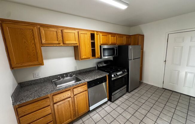 2 beds, 1 bath, 550 sqft, $2,550, Unit 1115-9