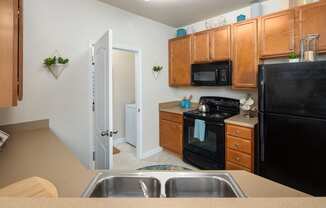 Kitchen and dining at Abberly Chase Apartment Homes, Ridgeland, SC