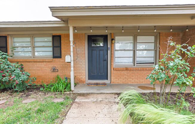 CHARMING 3/2/1 FOR LEASE IN NW LUBBOCK