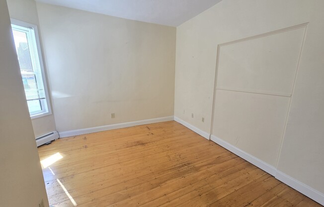 2 beds, 1 bath, 1,300 sqft, $2,700, Unit 1