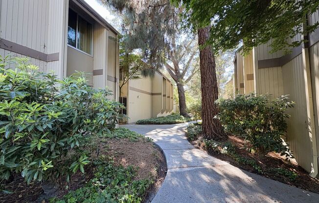 Charming 2BR/2BA Condo Steps from Downtown Mountain View