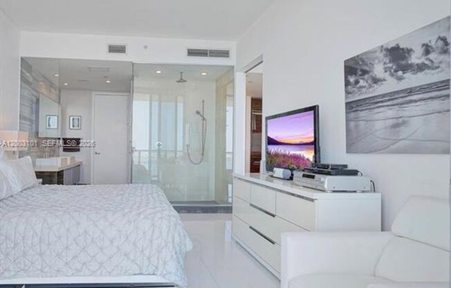 2 beds, 2 baths, 1,498 sqft, $6,500, Unit 1100 Biscayne Blvd # 4803