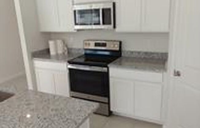 4 Bedroom 2 Bathroom, Community pool