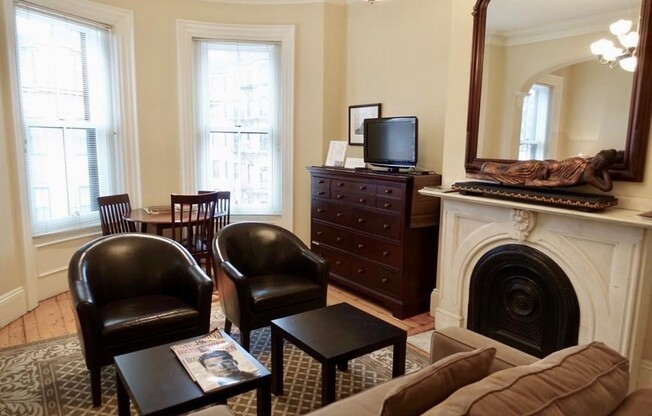 Studio, 1 bath, 395 sqft, $2,300, Unit 2F