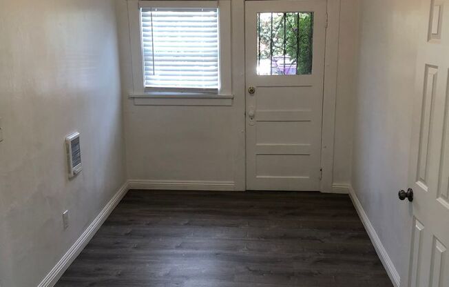 Lower 1 Bedroom Backhouse near Downtown Long Beach