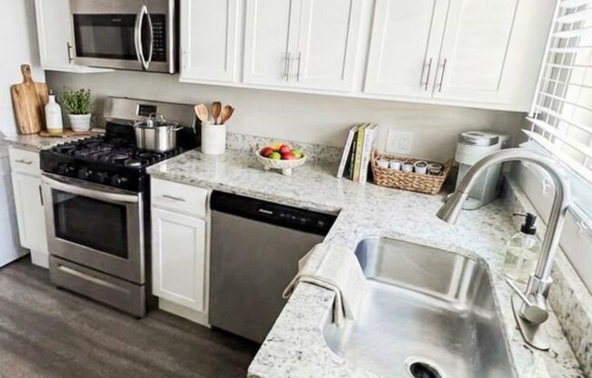 2 beds, 1 bath, 850 sqft, $1,300, Unit 26-A4