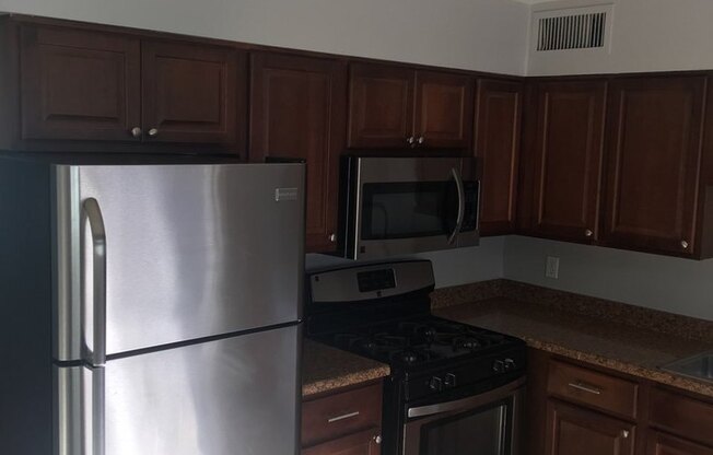 2 beds, 1 bath, 920 sqft, $1,549, Unit #2