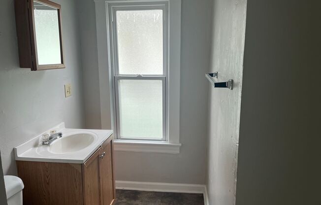 2 beds, 1 bath, $700