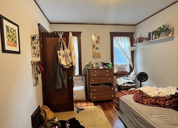 3 beds, 1 bath, $3,000, Unit 1