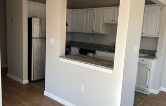 2 beds, 1 bath, 905 sqft, $2,100, Unit 905