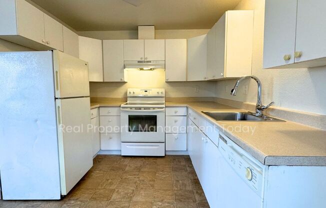 2 beds, 1 bath, 800 sqft, $1,475