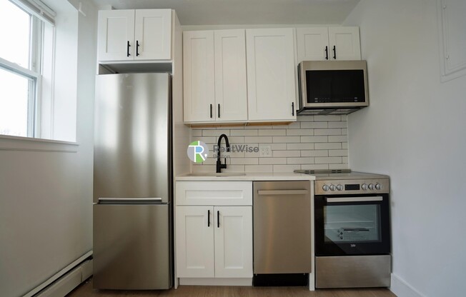 740 E 7 ST 
