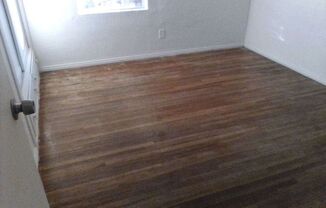 2 beds, 1 bath, $1,300