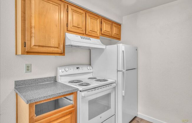 2 beds, 1 bath, 975 sqft, $1,595, Unit 34