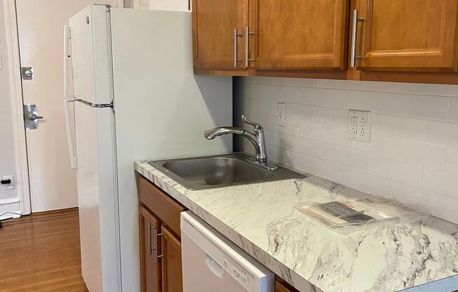 2 beds, 1 bath, 600 sqft, $1,395, Unit 3J