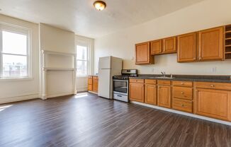 2 beds, 1 bath, $1,100, Unit Apt 2