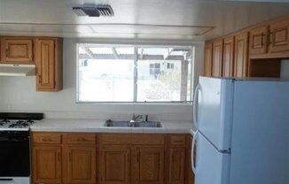 3 beds, 2 baths, $1,400