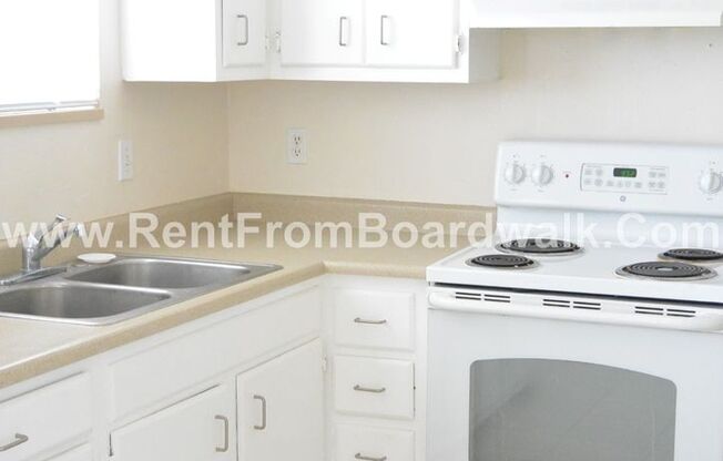 2 beds, 1 bath, 832 sqft, $1,375