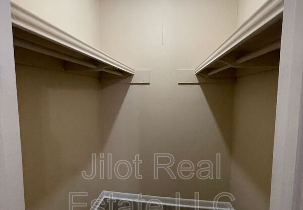 2711 Fairlee Drive Unit C3