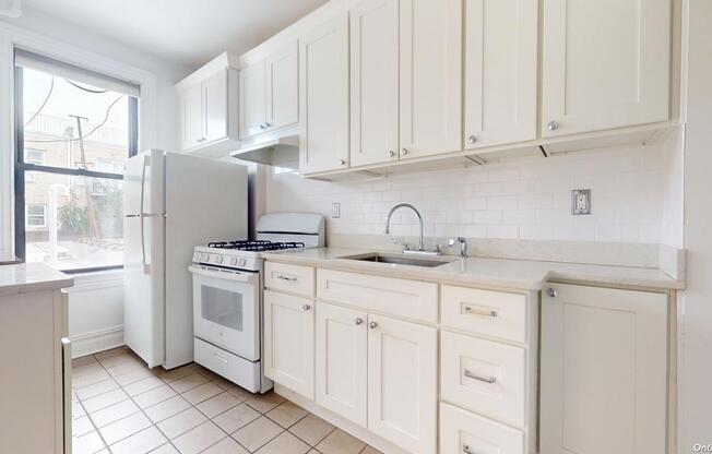 3 beds, 1 bath, $3,800, Unit 2