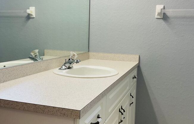2 beds, 2 baths, 1,087 sqft, $1,450, Unit 1117 Unit 4