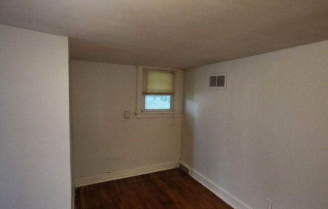 1 bed, 1 bath, 700 sqft, $750, Unit Unit 5