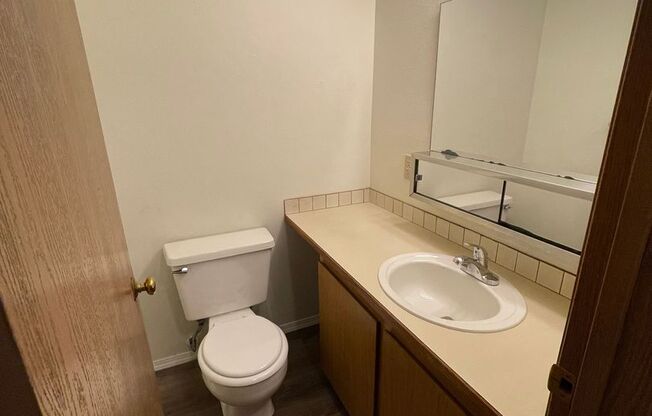 2 beds, 1.5 baths, 900 sqft, $1,550, Unit B105