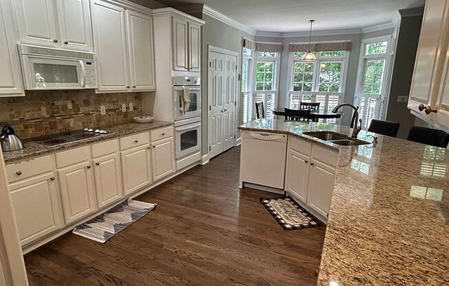 4 Bed | 2.5 Bath Furnished House in Morrisville with Lawncare included