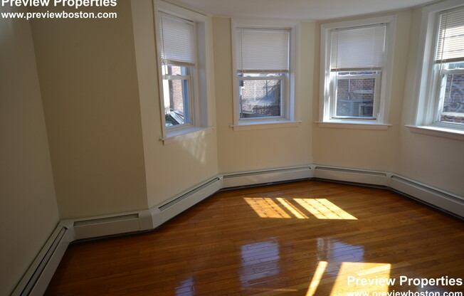 126 Warren St 024