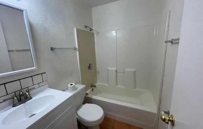 2 beds, 1 bath, 555 sqft, $1,375, Unit Unit #2