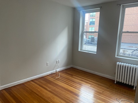 2 beds, 1 bath, $3,500, Unit 4