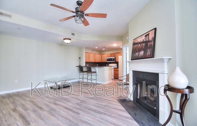 718 W Trade St  Unit  602