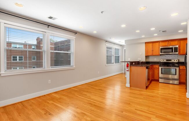Stylish Condo in Hill East - Parking Space Included!
