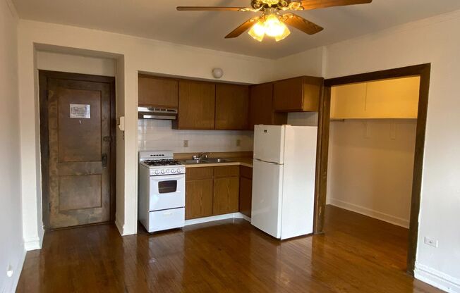 Studio, 1 bath, 320 sqft, $1,325, Unit 225-312