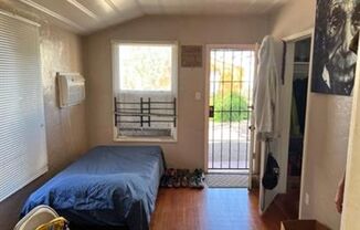 Studio, 1 bath, 352 sqft, $750, Unit 9