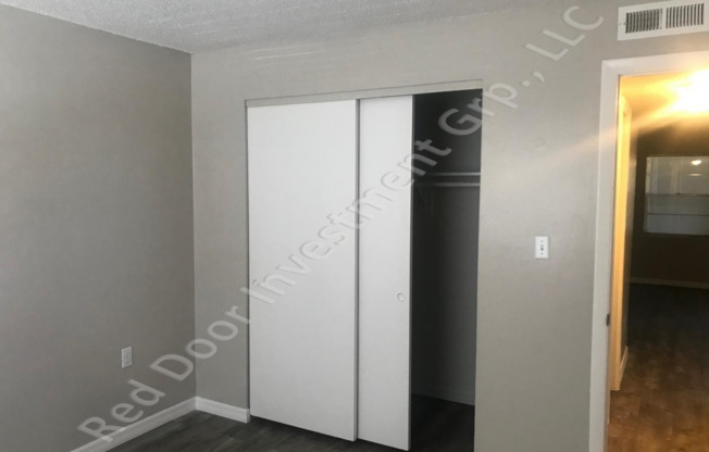 2 beds, 1 bath, $1,250, Unit 10